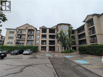 Burlington condo for rent - A parking lot in front of apartment buildings.