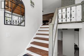 Oro-Medonte (Horseshoe Valley) apartment for rent - A staircase with wooden steps and a white railing.
