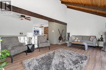 Oro-Medonte (Horseshoe Valley) apartment for rent - A living room with a grey sofa and a grey rug.