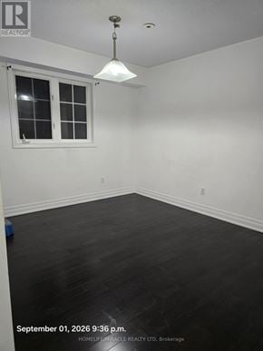 Toronto (Eglinton East) townhouse for rent - A room with a window and a light hanging from the ceiling.