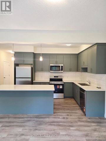 London South (South V) townhouse for rent - A modern kitchen with a stove top oven and a refrigerator.