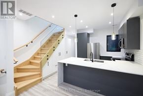 Toronto (Kensington-Chinatown) townhouse for rent - 71 OXFORD STREET