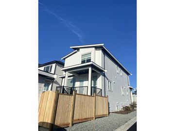 Surrey apartment for rent - Basement Suite 16700 20A AVENUE