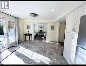 Vaughan (Patterson) apartment for rent - A well-lit kitchen with a dining area and a bay window.