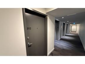 Surrey apartment for rent - A hallway with a door numbered 512.