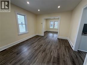 Windsor apartment for rent - A room with wood flooring and a window.