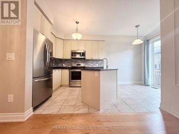 Newmarket (Woodland Hill) townhouse for rent - A kitchen with a refrigerator, microwave, oven and sink.