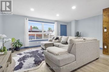 London South (South T) townhouse for rent - A living room with a grey couch and a large window.