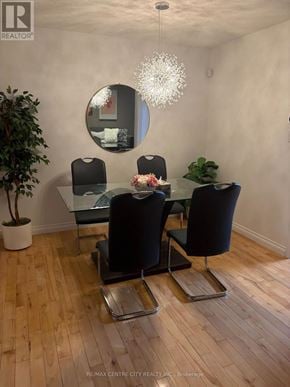 London North (North B) townhouse for rent - A dining room with a glass table and chairs.