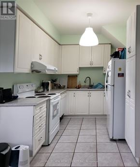 Richmond Hill (Rouge Woods) townhouse for rent - A kitchen with white appliances and cabinets.