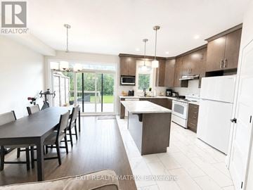 Russell townhouse for rent - A modern kitchen with a dining table and chairs.
