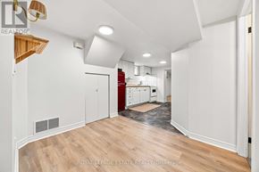 Toronto (Clairlea-Birchmount) apartment for rent - A spacious room with wooden flooring and white walls.