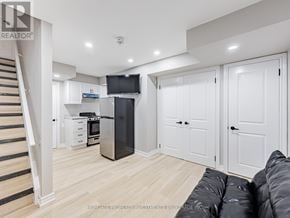 Ajax (Northeast Ajax) townhouse for rent - A modern kitchen with a refrigerator, oven, and cabinets.