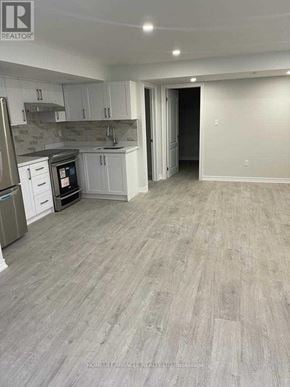 East Gwillimbury (Sharon) apartment for rent - A kitchen with a refrigerator, microwave, and oven.