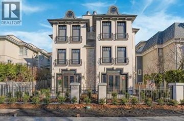 Vancouver townhouse for rent - 815 W 15TH AVENUE