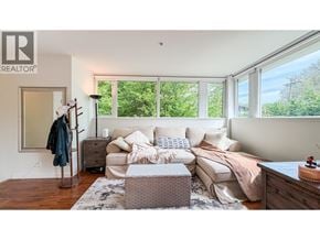 Vancouver townhouse for rent - 390 E 11TH AVE