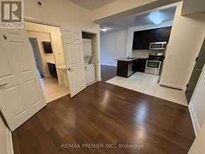 Vaughan (West Woodbridge) condo for rent - A kitchen area with a refrigerator, oven, and microwave.