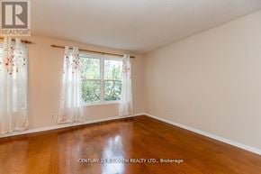 Barrie (Cundles East) apartment for rent - A room with a window and a wooden floor.