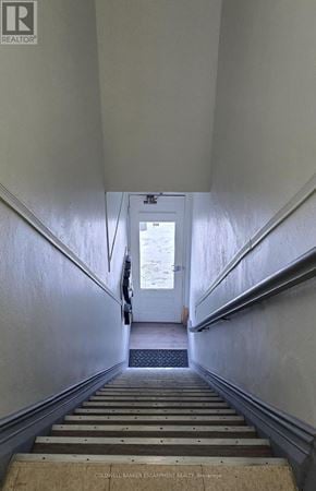 Milton (Om Old Milton) apartment for rent - A stairway with a metal grate on the bottom step.