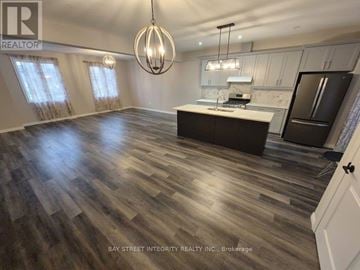 London North (North R) house for rent - A spacious kitchen with wooden flooring and a large island.