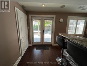 Oshawa (Taunton) apartment for rent - A foyer with a door and a window.