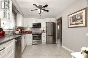 Oakville (Fa Falgarwood) apartment for rent - A kitchen with a refrigerator, oven, and microwave.