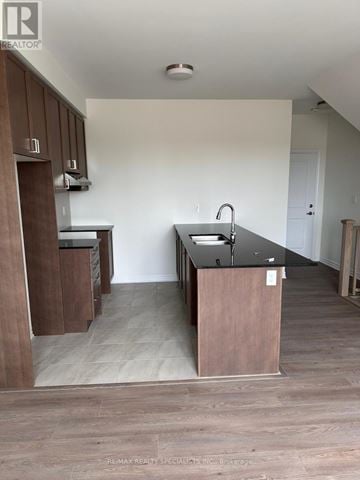 Brampton (Northwest Brampton) townhouse for rent - A kitchen with a sink and a refrigerator.