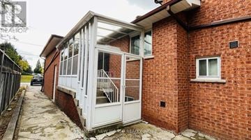 Richmond Hill (North Richvale) apartment for rent - LOWER - 38 WELDRICK ROAD W Lower