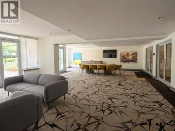 Richmond apartment for rent - A living room with a grey sofa and a patterned carpet.