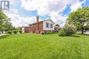 Brampton (Central Park) apartment for rent - A house with a lawn in front of it.
