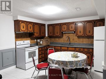 Vaughan (Glen Shields) apartment for rent - A kitchen with a table and chairs in it.