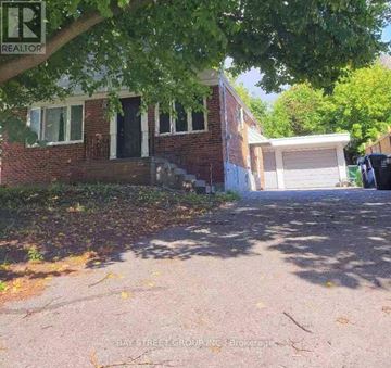 Toronto (Cliffcrest) apartment for rent - A house with a garage is for sale by Bay Street Group Inc.