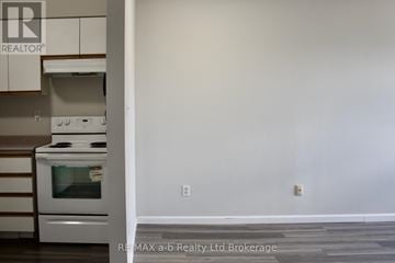 Woodstock (Woodstock - North) condo for rent - A white stove in a kitchen with a white wall.