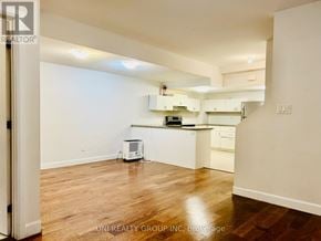 Ottawa townhouse for rent - A room with a kitchenette and a microwave.