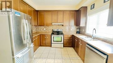 Brampton (Bram West) townhouse for rent - A kitchen with wooden cabinets and a stainless steel refrigerator.