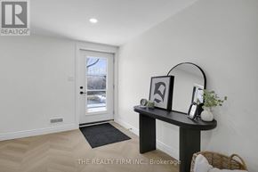 London North (North O) apartment for rent - A hallway with a bench and a door leading outside.