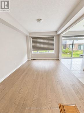 Cambridge apartment for rent - A room with wooden flooring and a window with blinds.