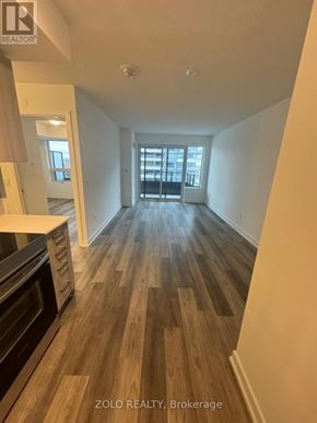 Pickering (Bay Ridges) house for rent - A spacious room with wooden flooring and a large window.
