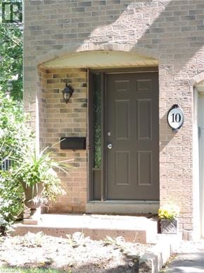 Burlington townhouse for rent - A house number 10 is written on a circle sign.