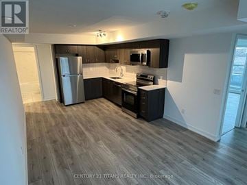 Pickering (Bay Ridges) condo for rent - A kitchen with a refrigerator, microwave, oven, and sink.