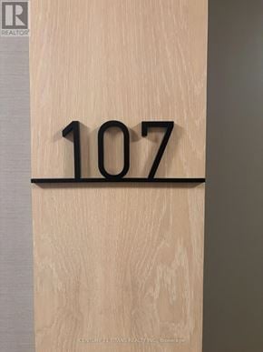 Toronto (Downsview-Roding-Cfb) townhouse for rent - A sign with the number 107 on it.