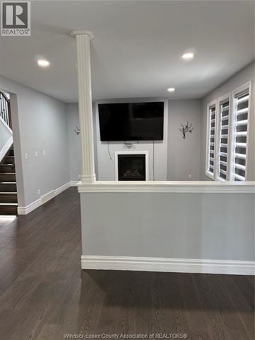 Windsor apartment for rent - A living room with a television and a fireplace.