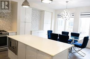 Oakville (Go Glenorchy) townhouse for rent - 206 HUGUENOT ROAD