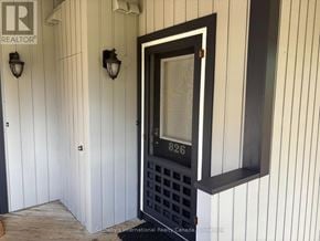 Collingwood townhouse for rent - A door with a glass window and a number 826 on it.