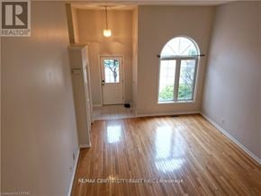 London North (North B) house for rent - A room with a wooden floor and a large arched window.