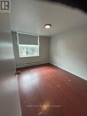 Toronto (Trinity-Bellwoods) apartment for rent - A room with a window and a wooden floor.