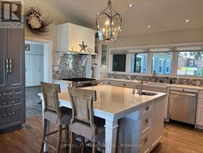 Meaford apartment for rent - A kitchen with a marble countertop and wooden chairs.