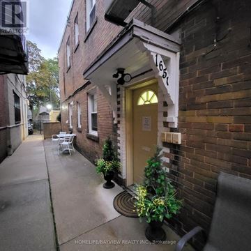 Toronto (Leaside) apartment for rent - A building with the number 1657 on it.