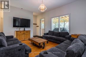 Mono apartment for rent - A living room with grey couches and a flat screen TV.