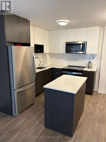 Mississauga (Mississauga Valleys) condo for rent - A kitchen with a refrigerator, microwave, and stove.